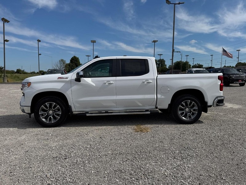Chevrolet Silverado 1500 Vehicle Full-screen Gallery Image 2