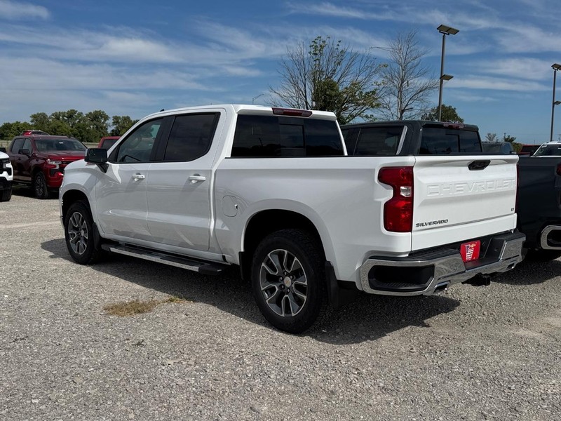 Chevrolet Silverado 1500 Vehicle Full-screen Gallery Image 3