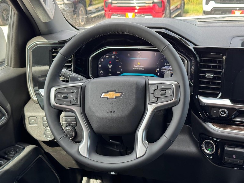 Chevrolet Silverado 1500 Vehicle Full-screen Gallery Image 7