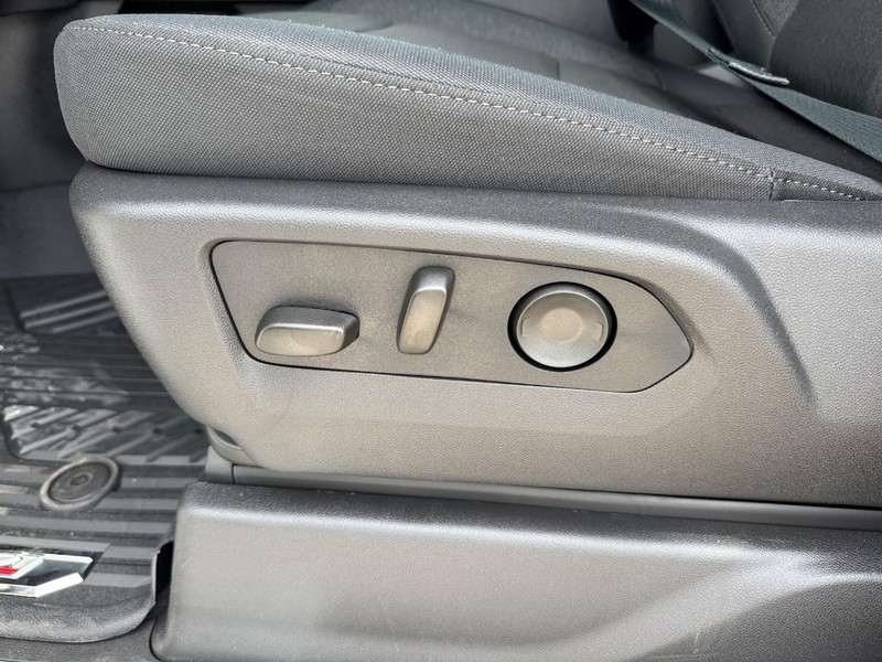 Chevrolet Silverado 1500 Vehicle Full-screen Gallery Image 10