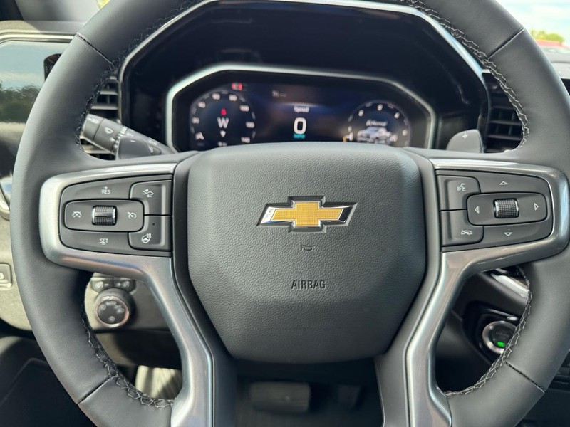 Chevrolet Silverado 1500 Vehicle Full-screen Gallery Image 12