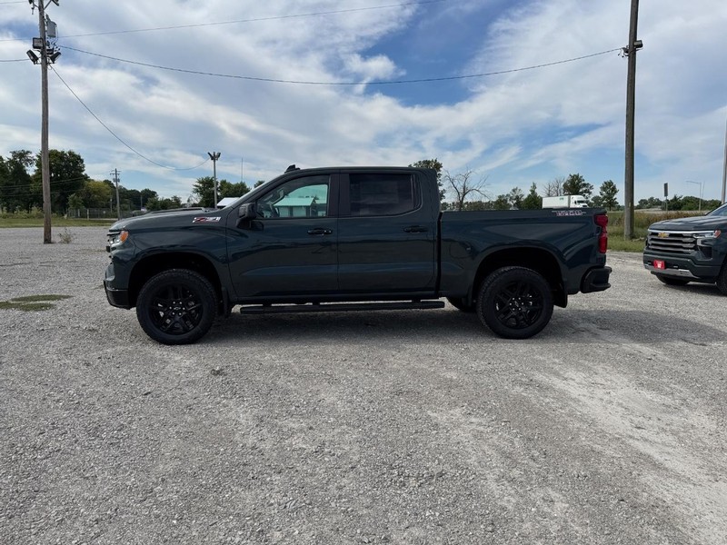 Chevrolet Silverado 1500 Vehicle Full-screen Gallery Image 2