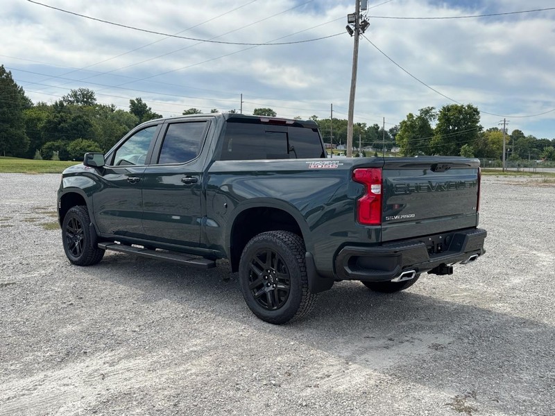 Chevrolet Silverado 1500 Vehicle Full-screen Gallery Image 3