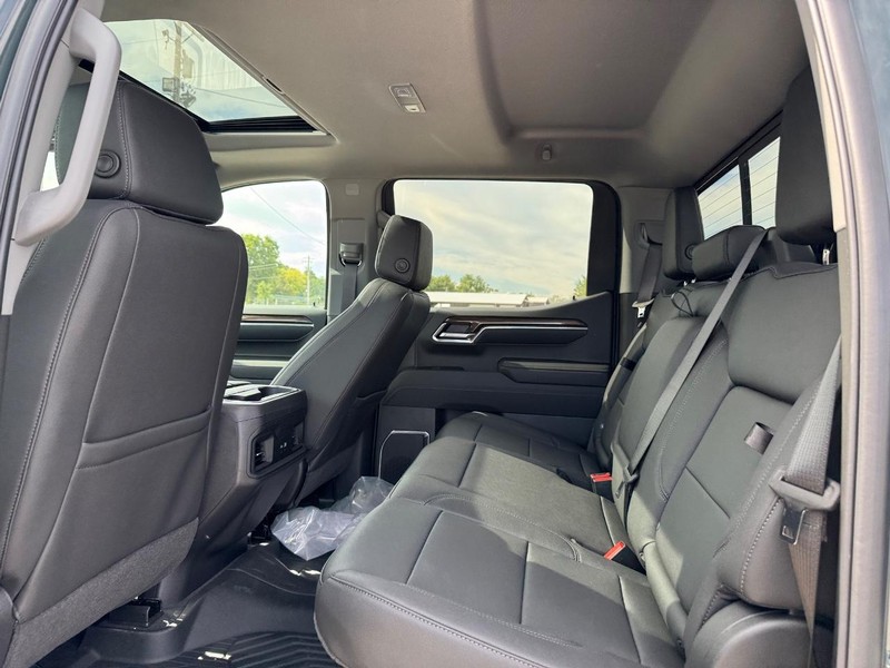 Chevrolet Silverado 1500 Vehicle Full-screen Gallery Image 5