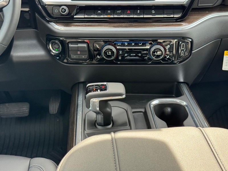 Chevrolet Silverado 1500 Vehicle Full-screen Gallery Image 10