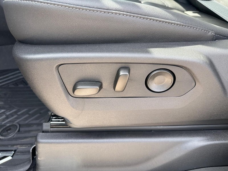 Chevrolet Silverado 1500 Vehicle Full-screen Gallery Image 11