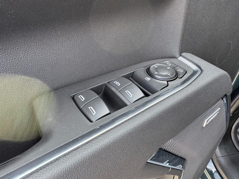 Chevrolet Silverado 1500 Vehicle Full-screen Gallery Image 12