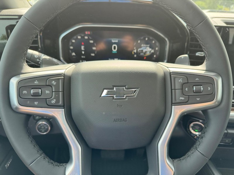 Chevrolet Silverado 1500 Vehicle Full-screen Gallery Image 13