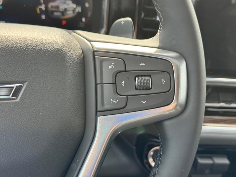 Chevrolet Silverado 1500 Vehicle Full-screen Gallery Image 15