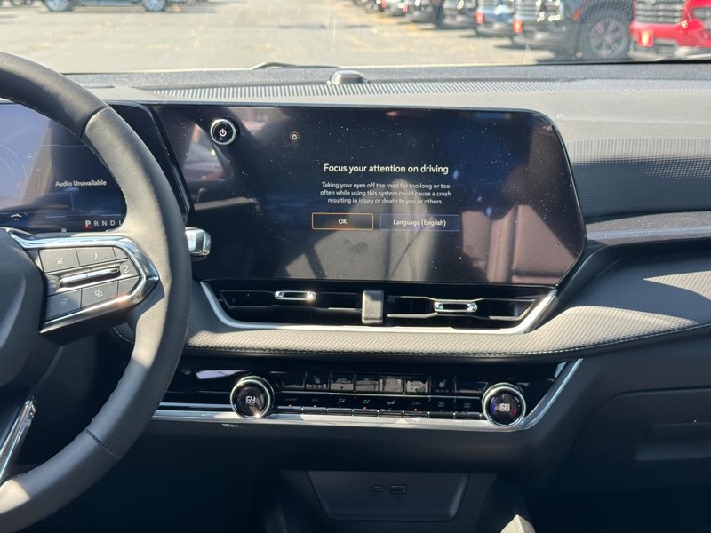 Chevrolet Equinox Vehicle Full-screen Gallery Image 8