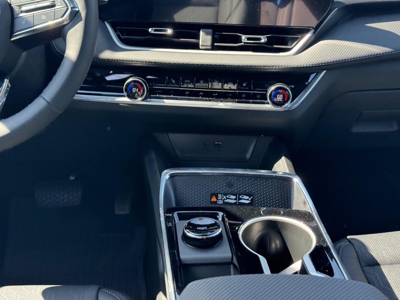 Chevrolet Equinox Vehicle Full-screen Gallery Image 9