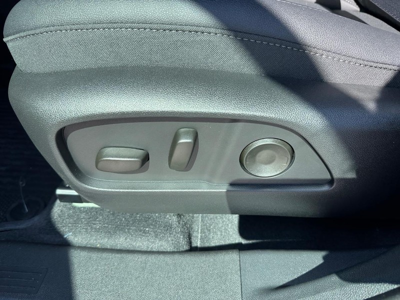 Chevrolet Equinox Vehicle Full-screen Gallery Image 10