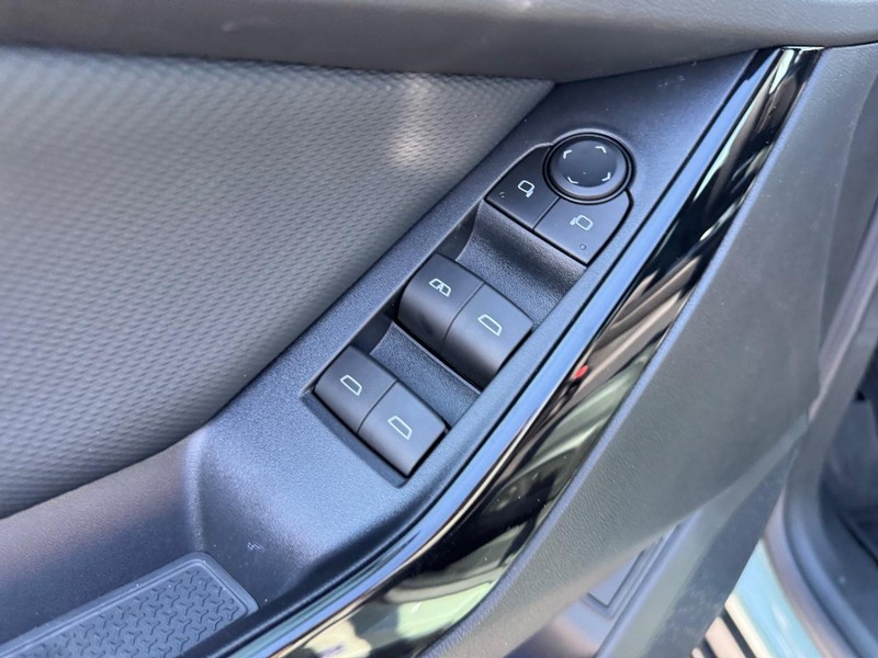 Chevrolet Equinox Vehicle Full-screen Gallery Image 11