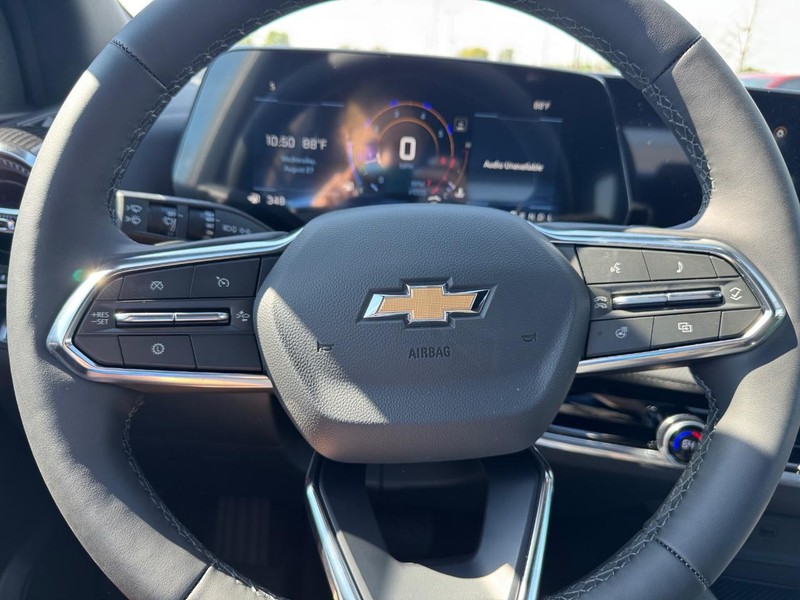 Chevrolet Equinox Vehicle Full-screen Gallery Image 12