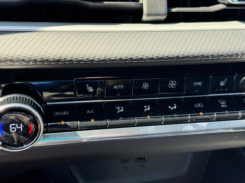 Chevrolet Equinox Vehicle Full-screen Gallery Image 15