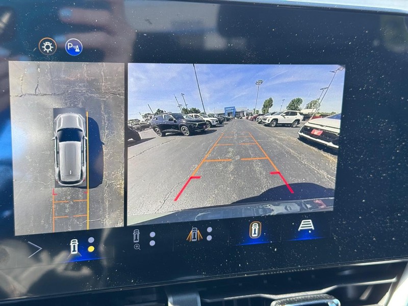 Chevrolet Equinox Vehicle Full-screen Gallery Image 16