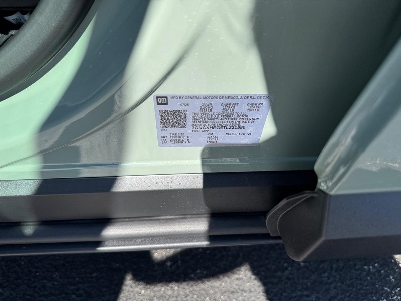 Chevrolet Equinox Vehicle Full-screen Gallery Image 17