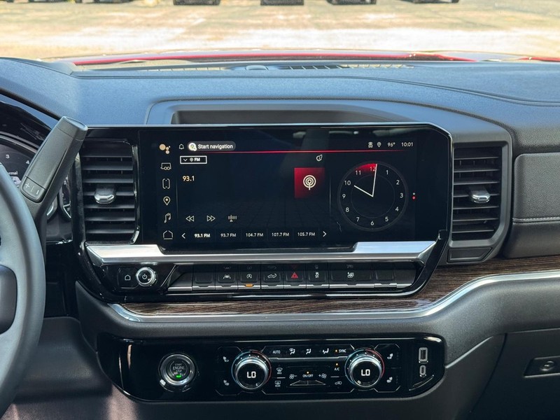 GMC Sierra 1500 Vehicle Full-screen Gallery Image 12