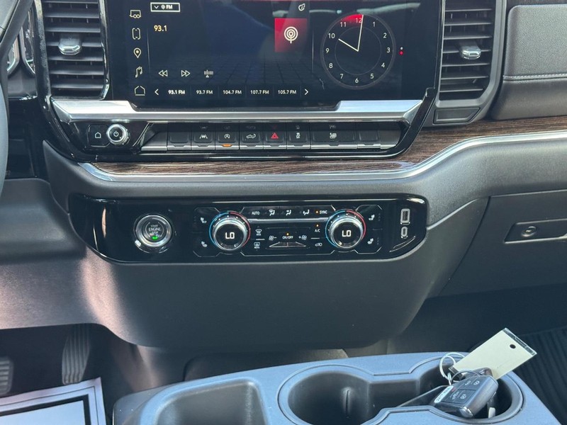 GMC Sierra 1500 Vehicle Full-screen Gallery Image 14