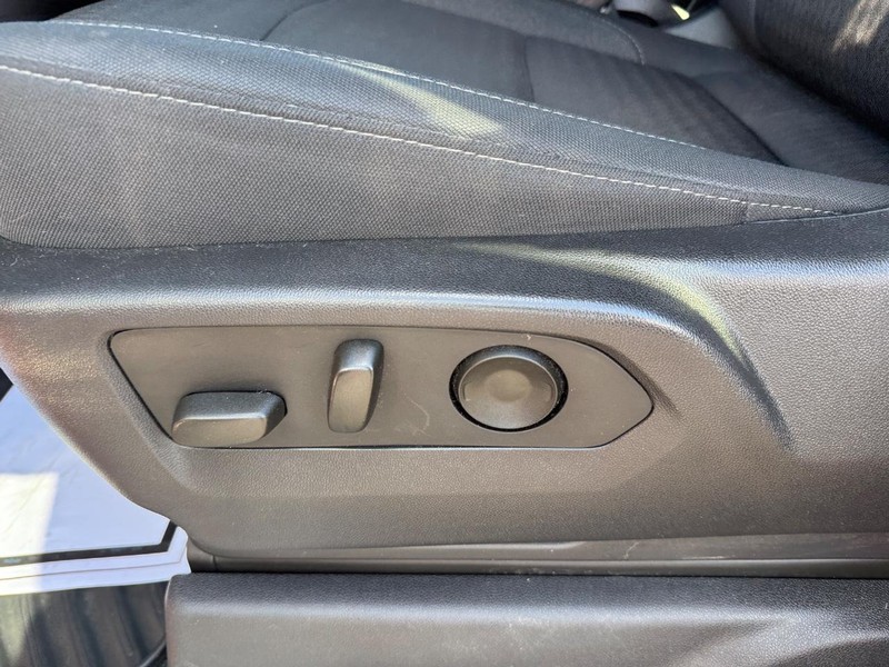 GMC Sierra 1500 Vehicle Full-screen Gallery Image 15