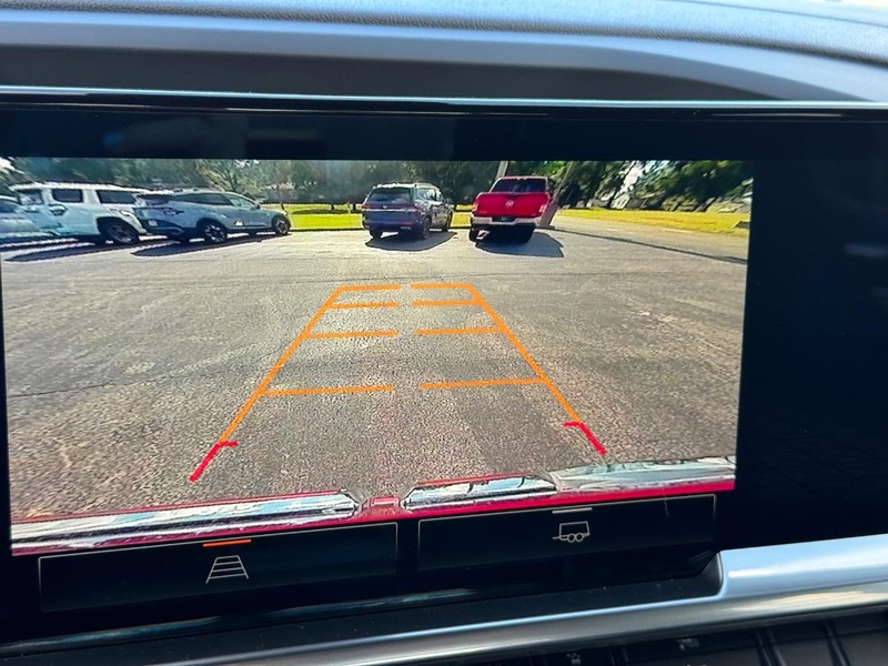 GMC Sierra 1500 Vehicle Full-screen Gallery Image 21