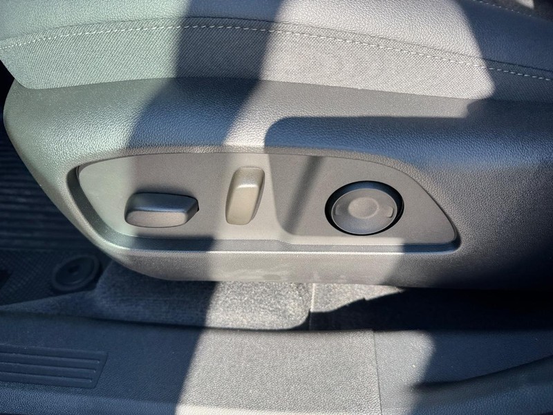 Chevrolet Equinox Vehicle Full-screen Gallery Image 10