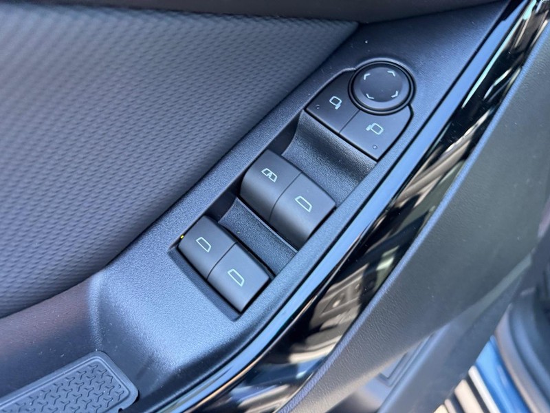 Chevrolet Equinox Vehicle Full-screen Gallery Image 11