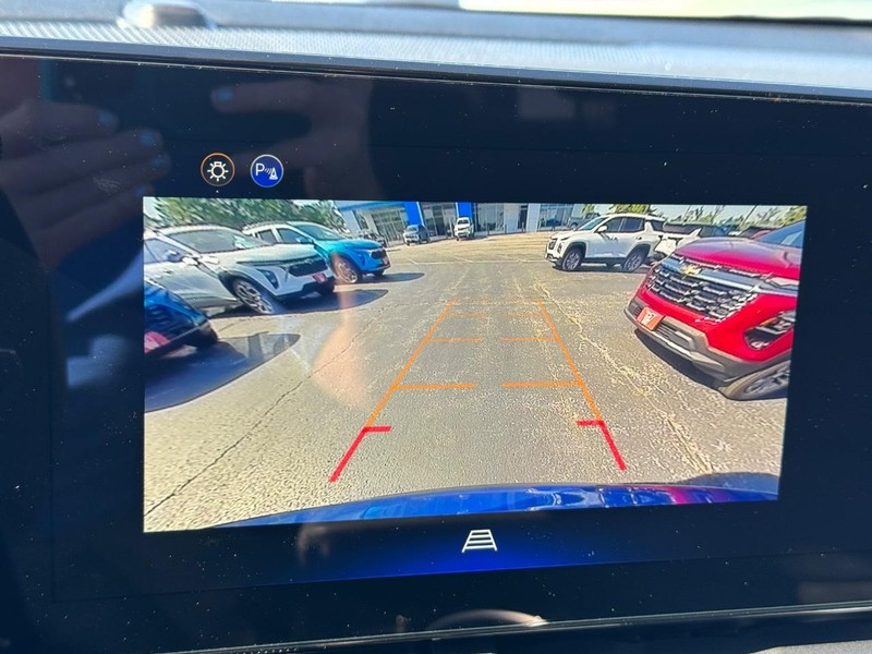 Chevrolet Equinox Vehicle Full-screen Gallery Image 16