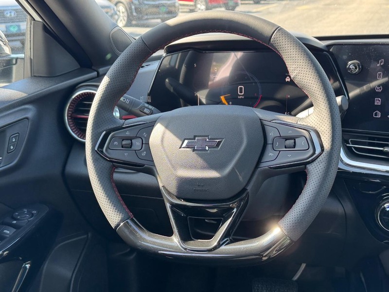 Chevrolet Trax Vehicle Full-screen Gallery Image 8