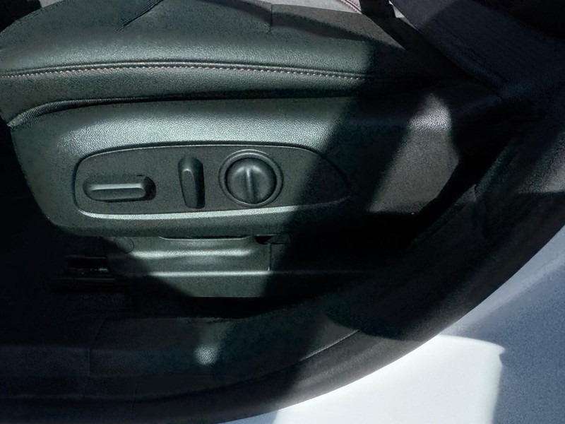 Chevrolet Trax Vehicle Full-screen Gallery Image 11