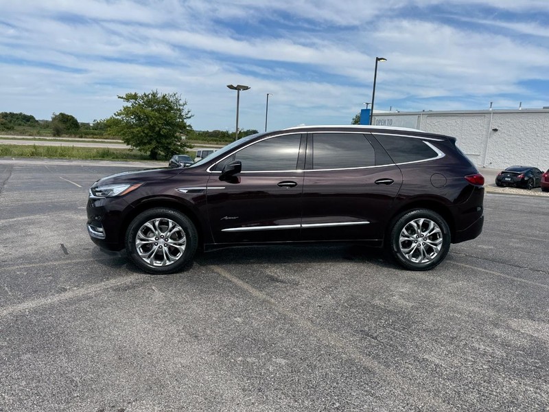 Buick Enclave Vehicle Full-screen Gallery Image 2
