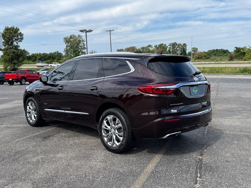 Buick Enclave Vehicle Full-screen Gallery Image 3