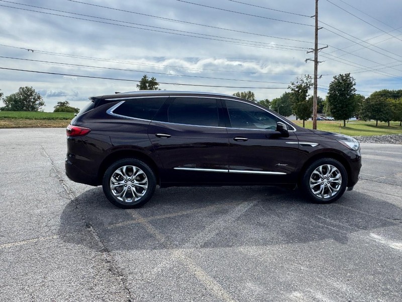 Buick Enclave Vehicle Full-screen Gallery Image 6