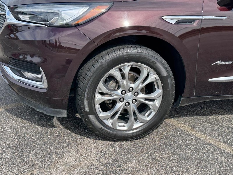 Buick Enclave Vehicle Full-screen Gallery Image 9