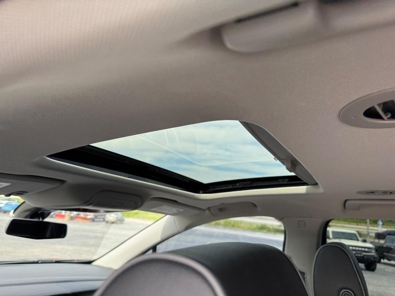 Buick Enclave Vehicle Full-screen Gallery Image 11