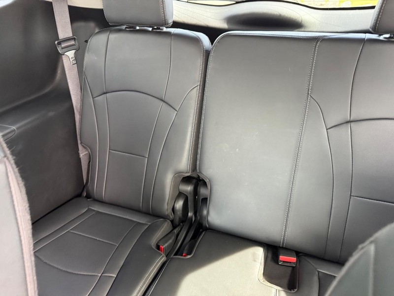 Buick Enclave Vehicle Full-screen Gallery Image 13