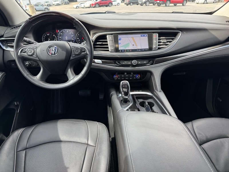 Buick Enclave Vehicle Full-screen Gallery Image 14