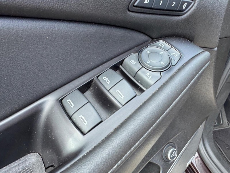 Buick Enclave Vehicle Full-screen Gallery Image 19