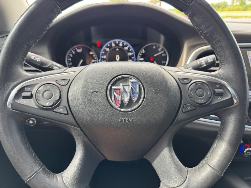 Buick Enclave Vehicle Full-screen Gallery Image 21