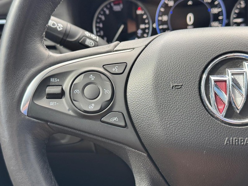 Buick Enclave Vehicle Full-screen Gallery Image 22