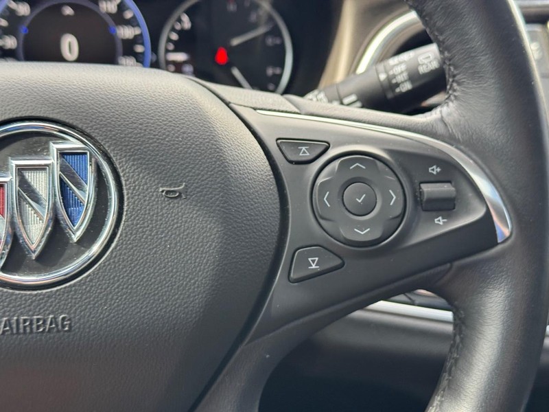 Buick Enclave Vehicle Full-screen Gallery Image 23