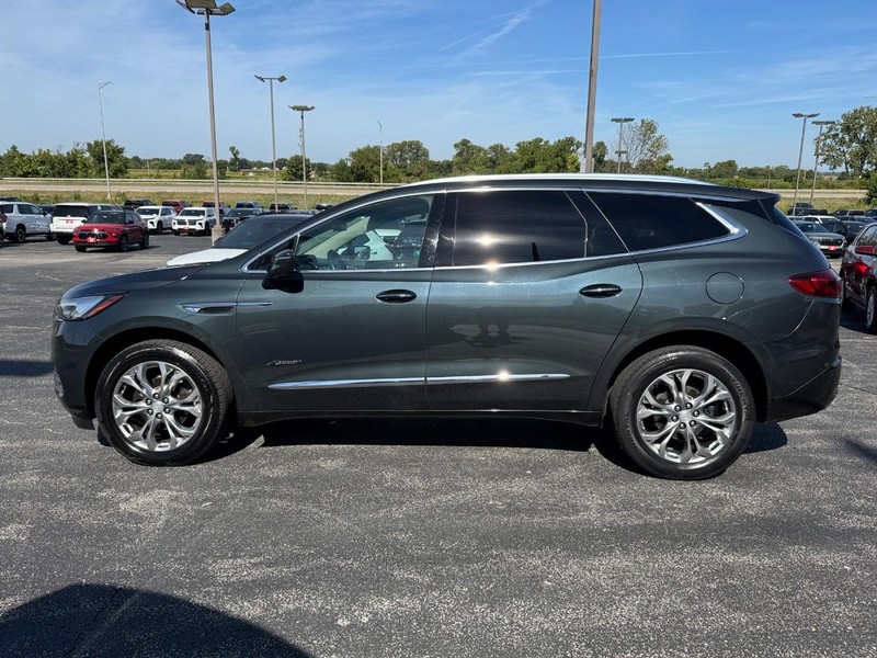 Buick Enclave Vehicle Full-screen Gallery Image 2