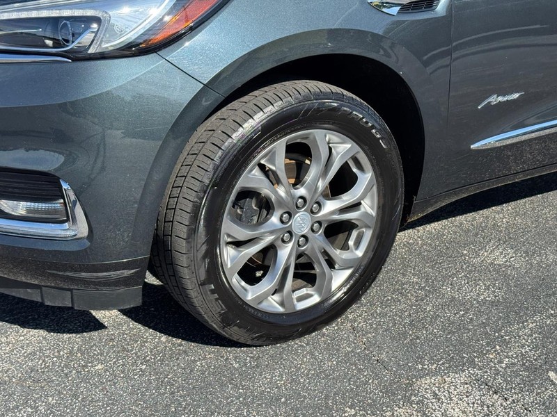 Buick Enclave Vehicle Full-screen Gallery Image 10