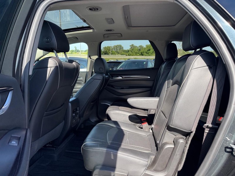 Buick Enclave Vehicle Full-screen Gallery Image 11