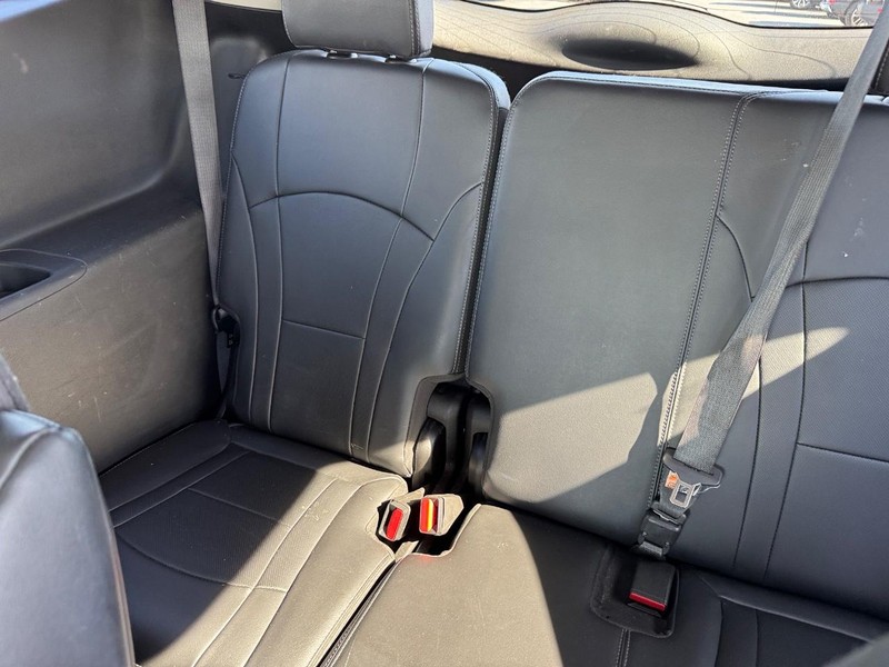 Buick Enclave Vehicle Full-screen Gallery Image 12