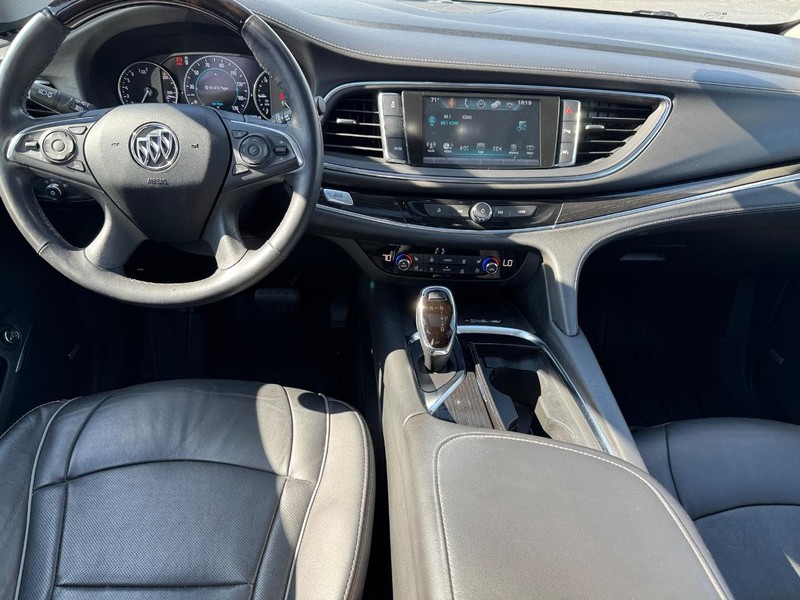 Buick Enclave Vehicle Full-screen Gallery Image 15