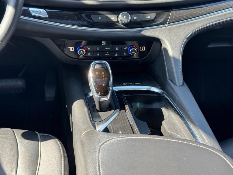 Buick Enclave Vehicle Full-screen Gallery Image 18