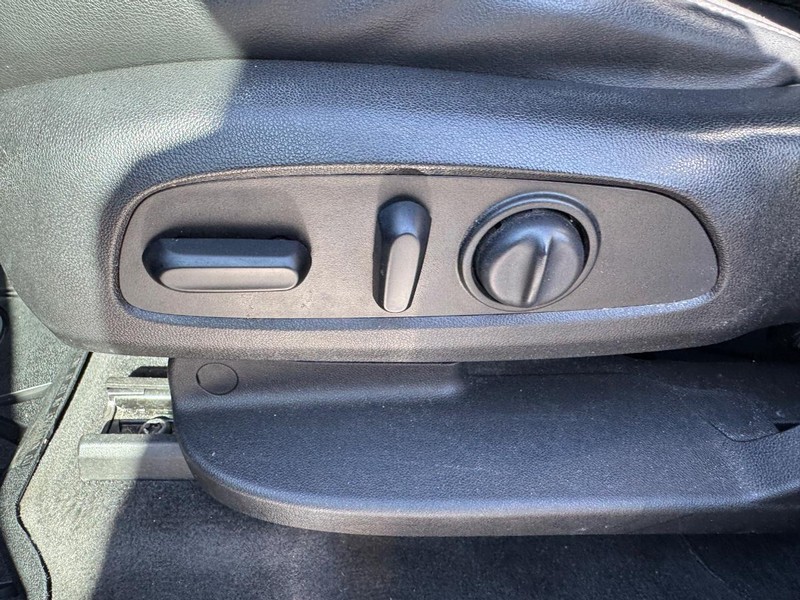 Buick Enclave Vehicle Full-screen Gallery Image 19