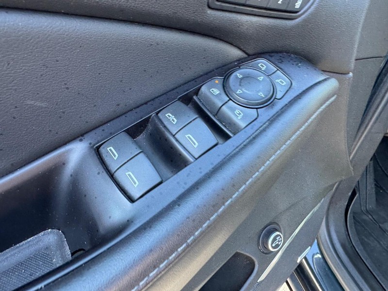 Buick Enclave Vehicle Full-screen Gallery Image 20