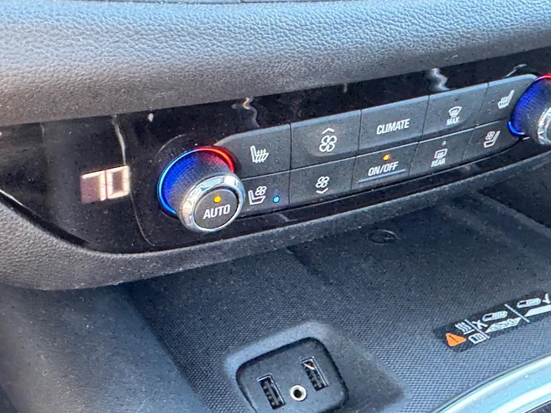 Buick Enclave Vehicle Full-screen Gallery Image 25